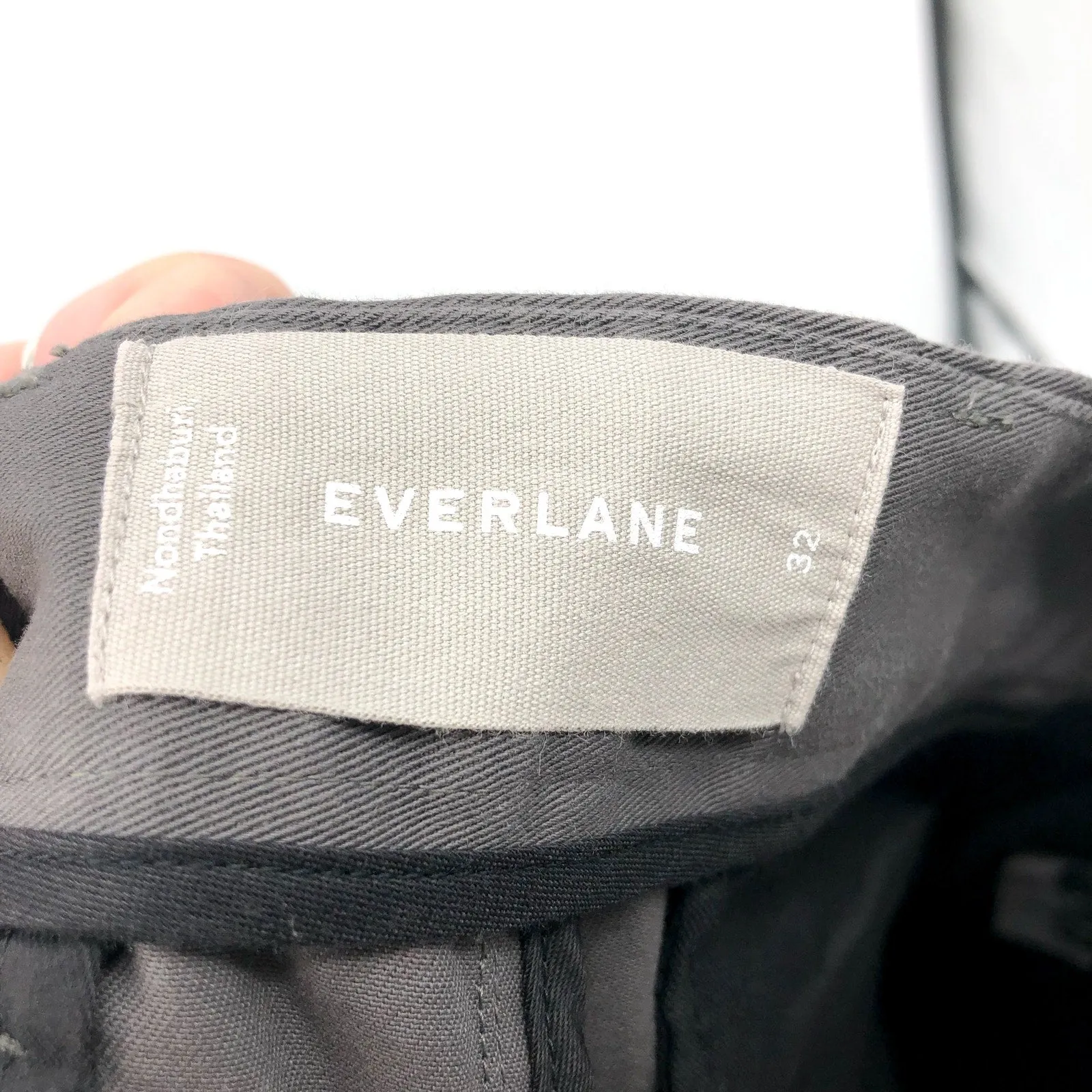 EVERLANE Men's 7” Slim-Fit Performance Chino Shorts Size 32 Slate Grey