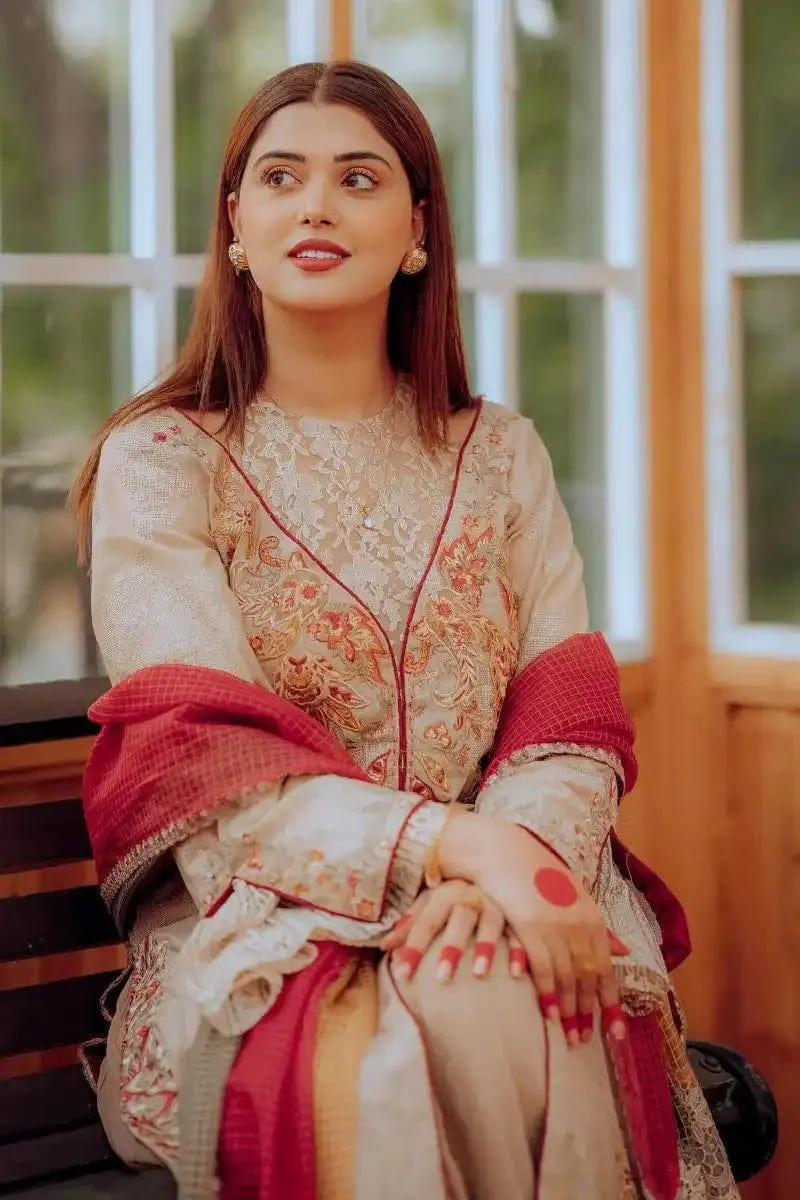 Kanwal Aftab in Nilofer Shahid - Coral Bells - Embroidered - 3 Piece