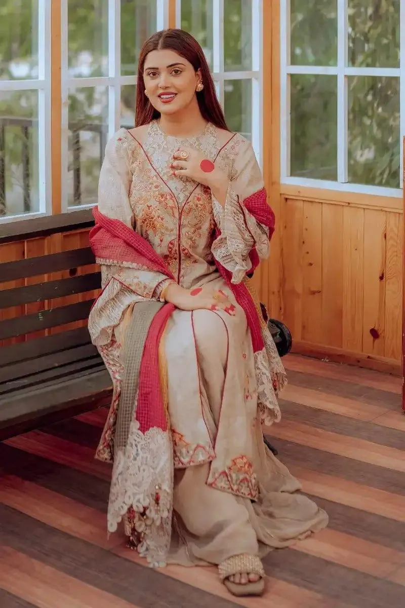 Kanwal Aftab in Nilofer Shahid - Coral Bells - Embroidered - 3 Piece