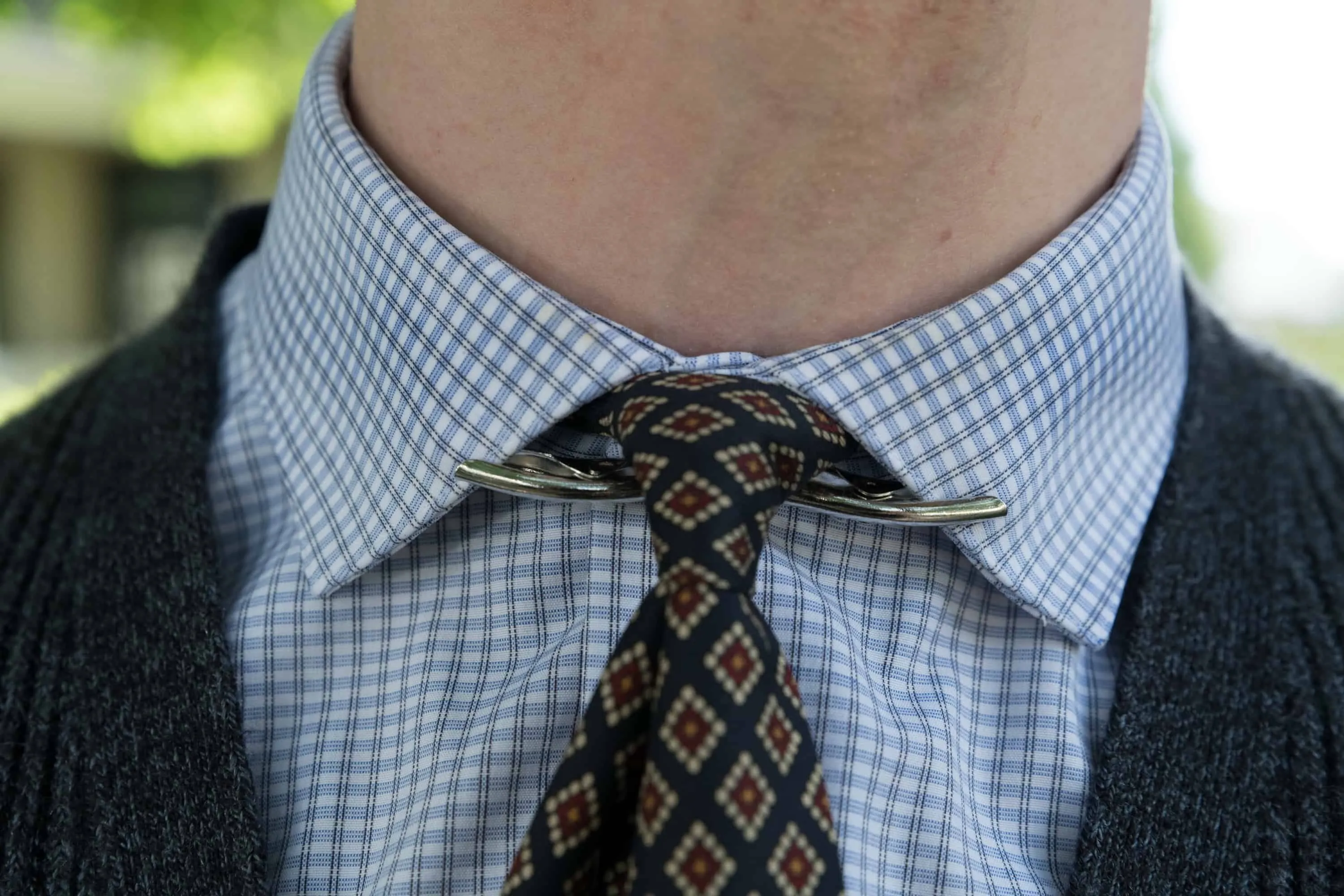 Large Silver Collar Clip for Medium to Wide Spread Collars