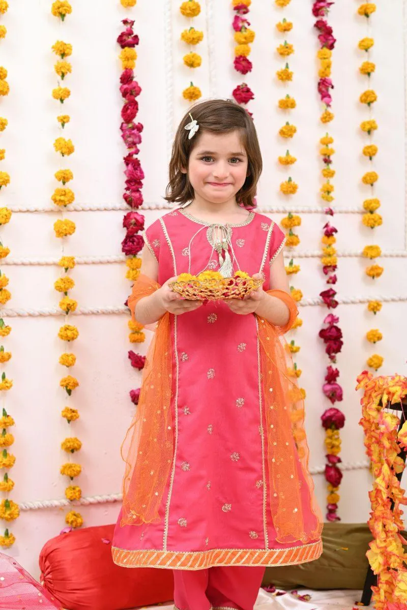 Mom4Little Maryam Khalid Outfit