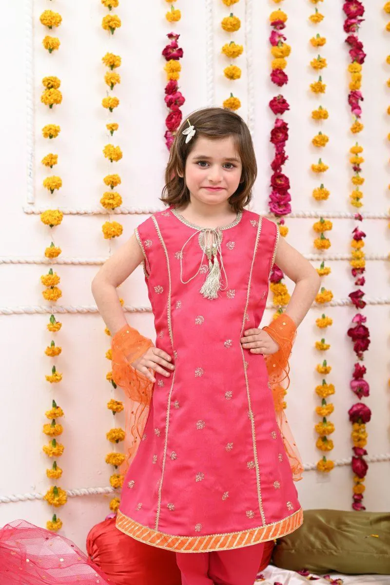 Mom4Little Maryam Khalid Outfit